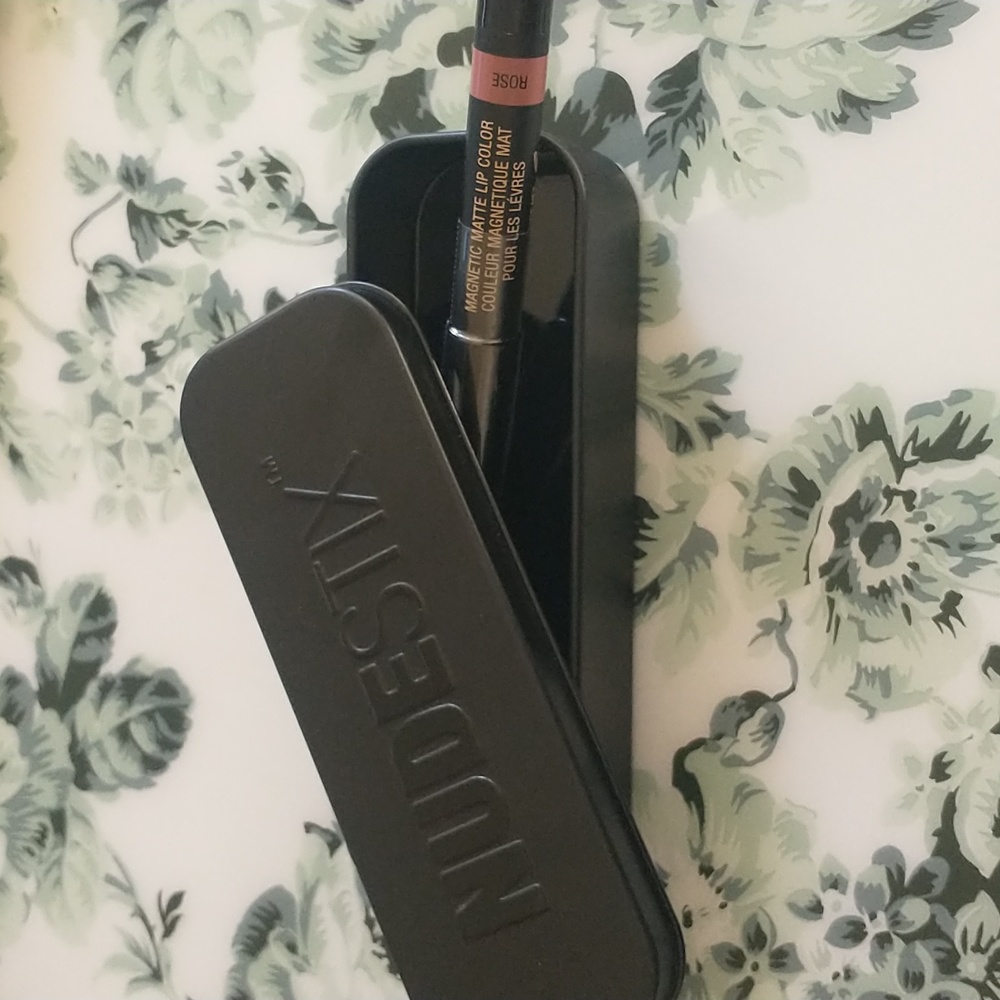 Nudestix magnetic Matte lip color